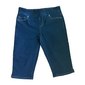 NWOT • Lois Denim Denim Capris